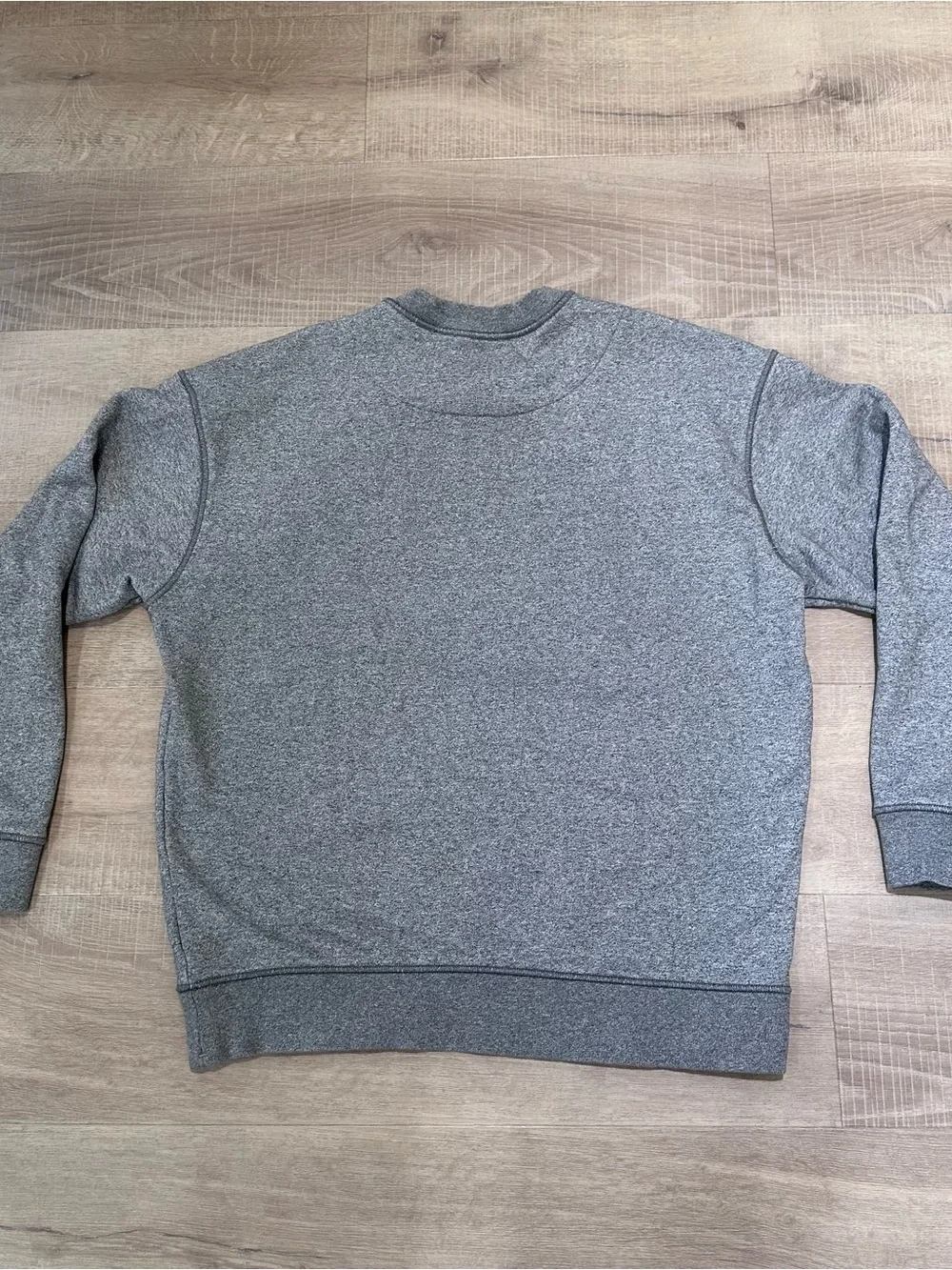 Banana Republic Men’s Gray Crewneck Sweatshirt